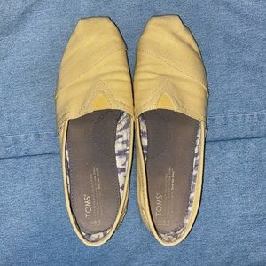 Pale Yellow TOMS